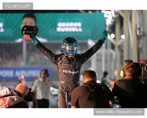 F1赛季最新动态：梅赛德斯车队表现回升 赛道战况激烈引发热议